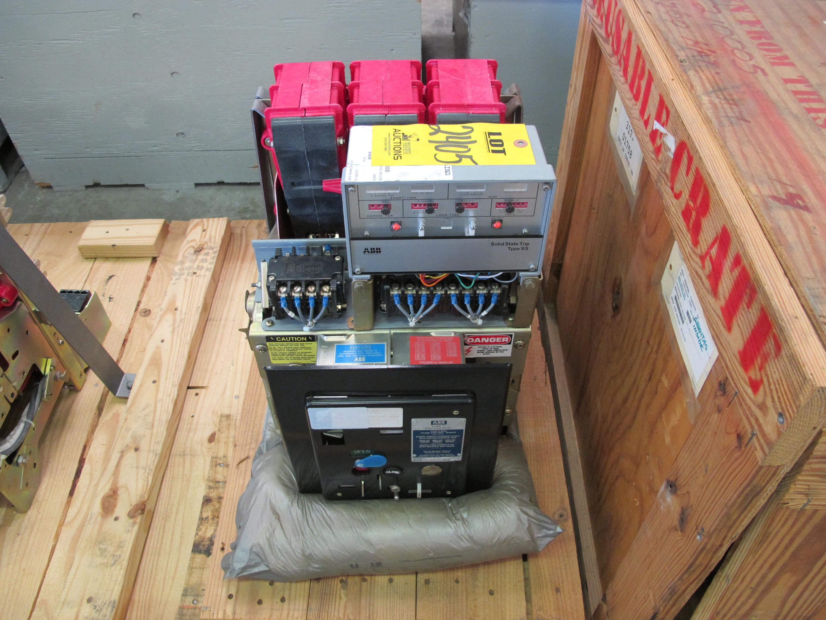 BREAKER, CIRCUIT TYPE, K600S KIND, 250-600 AMP RATING, 3 POLE. WITH SOLID STATE TRIP DEVICE SS4, LT/ST, PART NUMBER 609902T501. . COMPLETE PART NUMBER C1525-7773-142-97(00)(01)(18)(40) . PART # C1525-7773-142-97 (W-44) LOADING & HANDLING FEE $15-